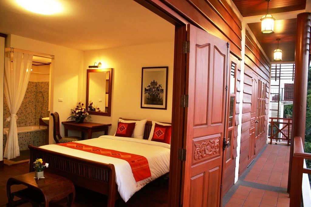 Avilla Phasouk Hotel Vientiane Exterior photo