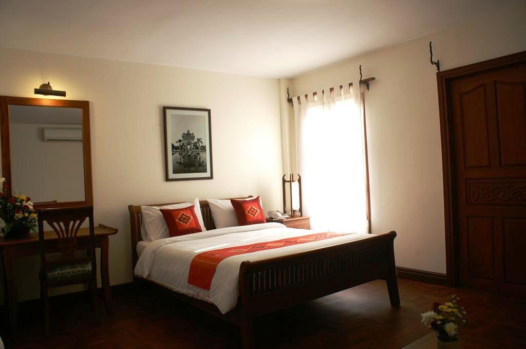 Avilla Phasouk Hotel Vientiane Exterior photo